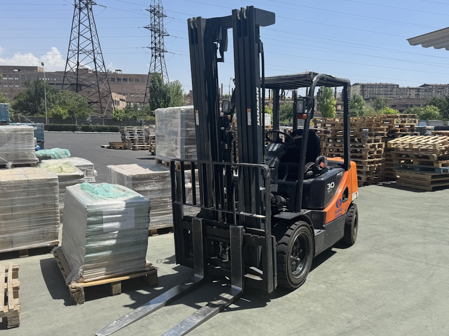 Складская техника на складе DOMUS